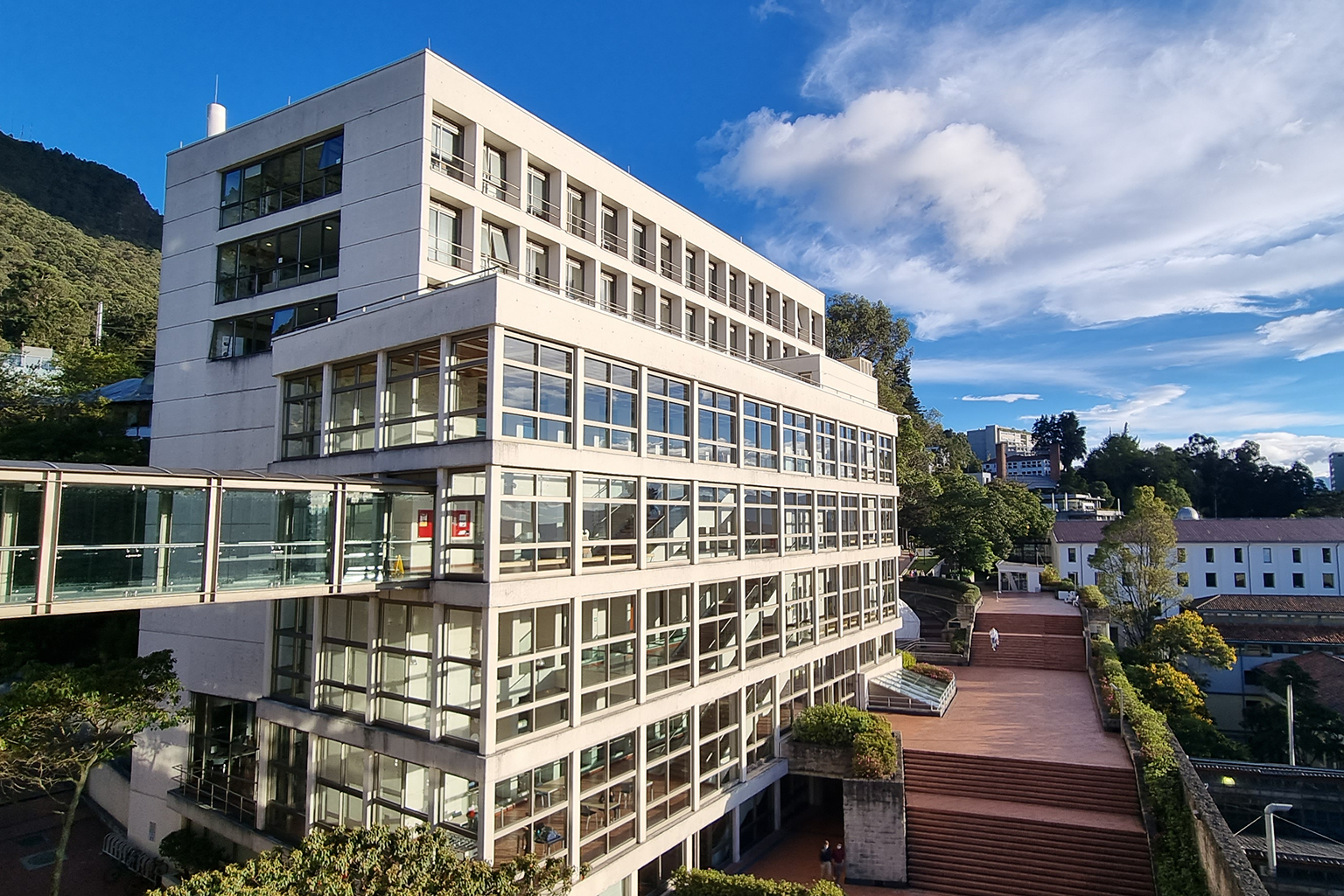panoramia uniandes Economia